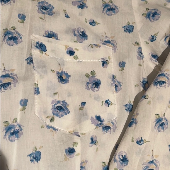 Ivory 3/4 ruffle cuff sleeve blouse - Picture 4 of 5